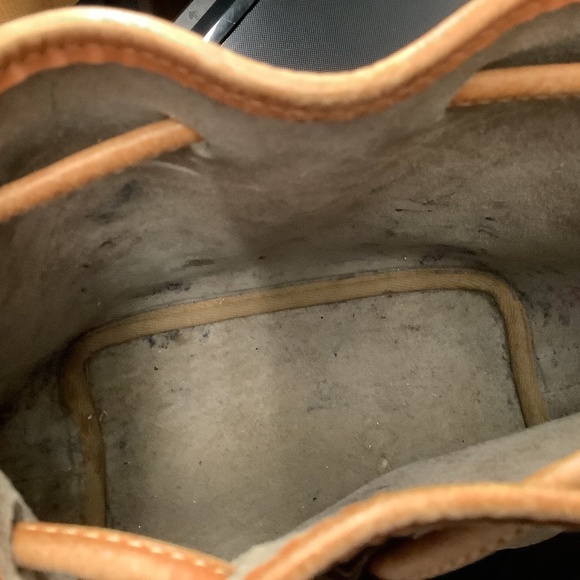 Tan Dooley and Bourke bucket style handbag - Picture 3 of 3